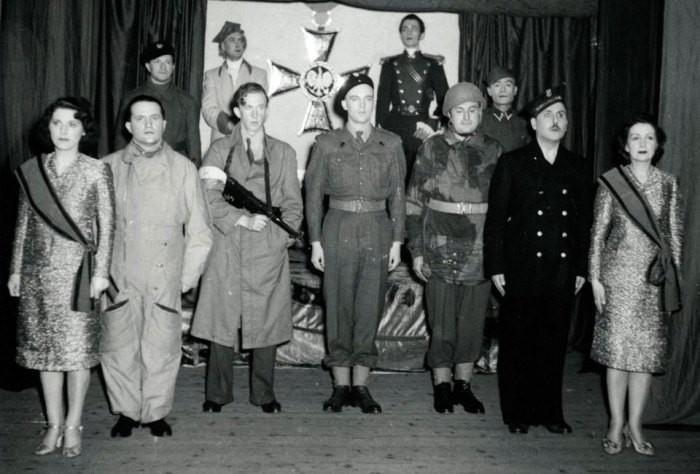 Військовий театр «Львівської хвилі» в постановці «Trzymajfason». 1945 рік